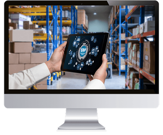 Nhân viên kho sử dụng InfoERP M trên máy tính bảng